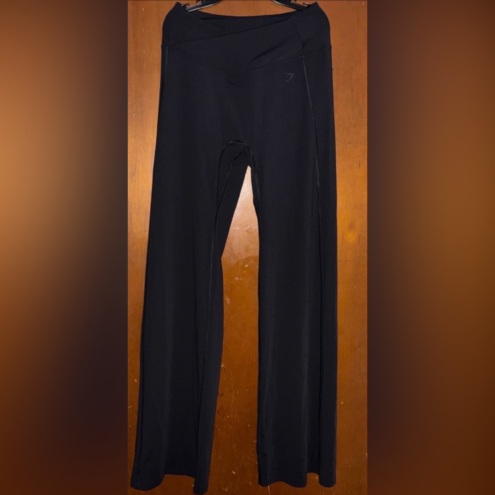 NWT Gymshark CROSSOVER FLARED LEGGINGS